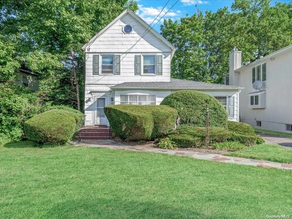 Unit for sale at 59 Hicks Lane, North Hempstead, NY 11024