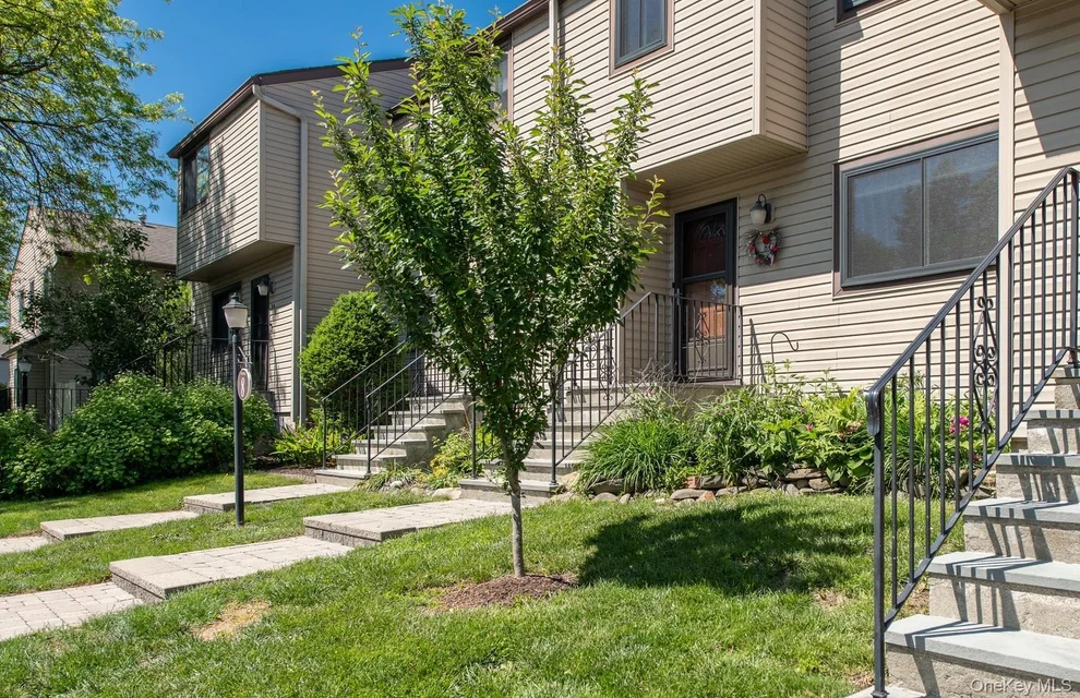 Unit for sale at 8 Knightsbridge, Poughkeepsie, NY 12603