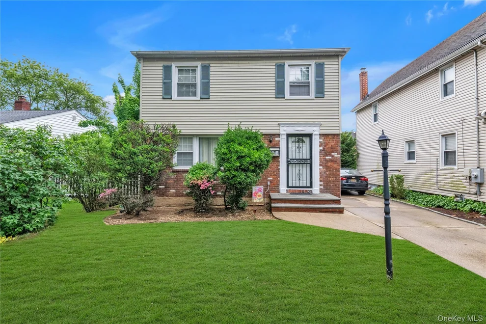 Unit for sale at 275 New Hyde Park Road, Hempstead, NY 11530