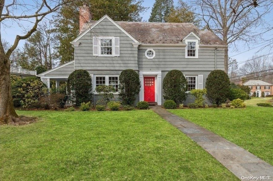Unit for sale at 6 Sargent Place, North Hempstead, NY 11030