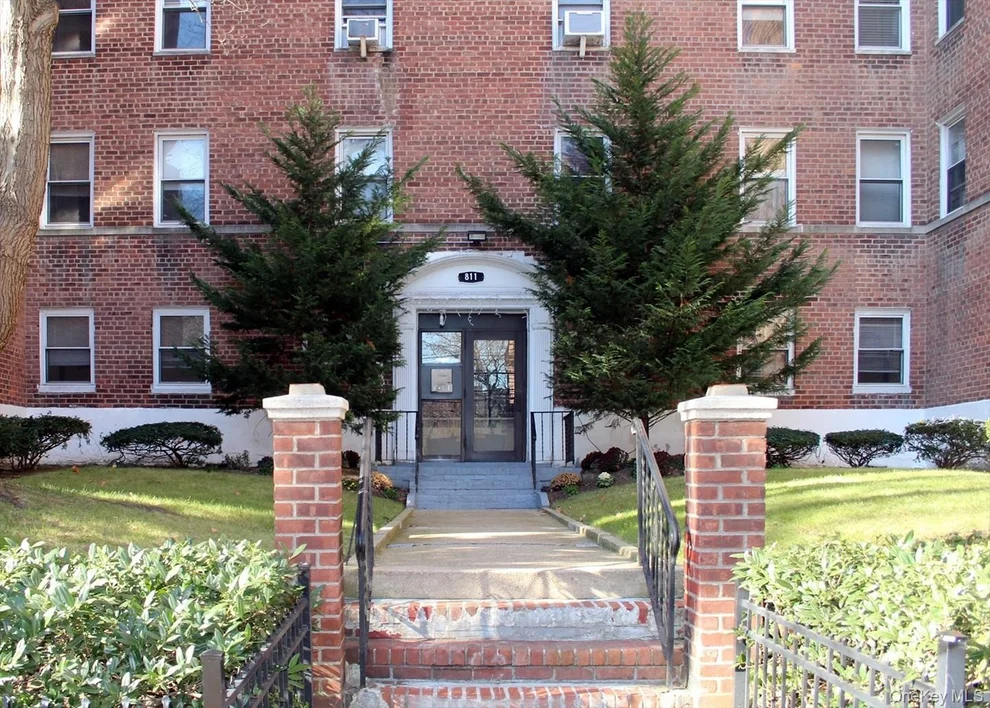 Unit for sale at 811 Bronx River Road, Yonkers, NY 10708