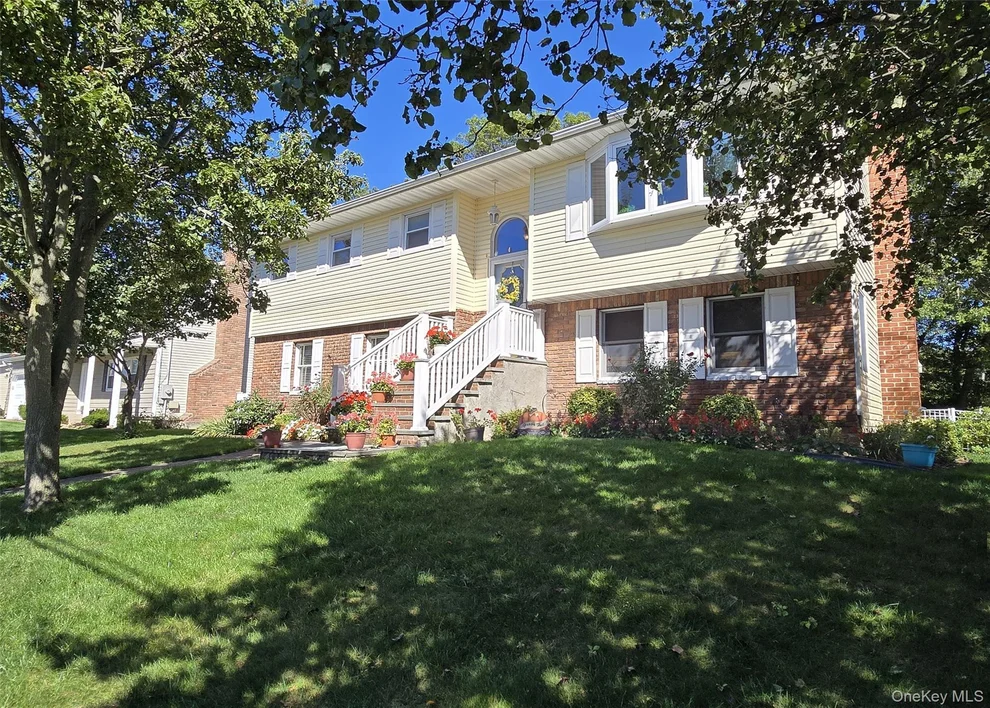 Unit for sale at 70 Parkside Street, Islip, NY 11741