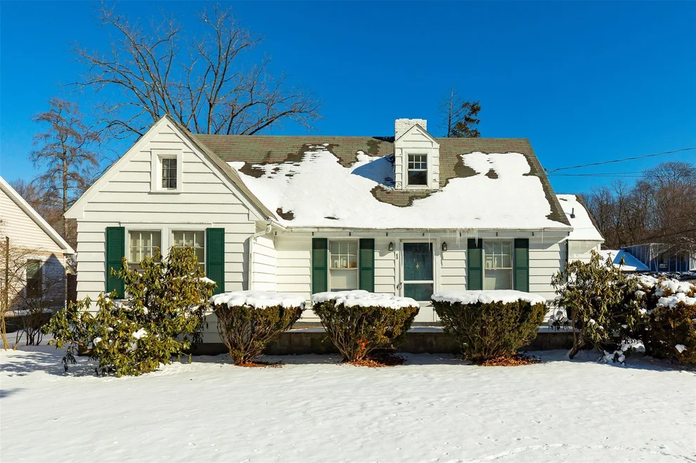 Unit for sale at 1 Linden Lane, Hyde Park, NY 12538