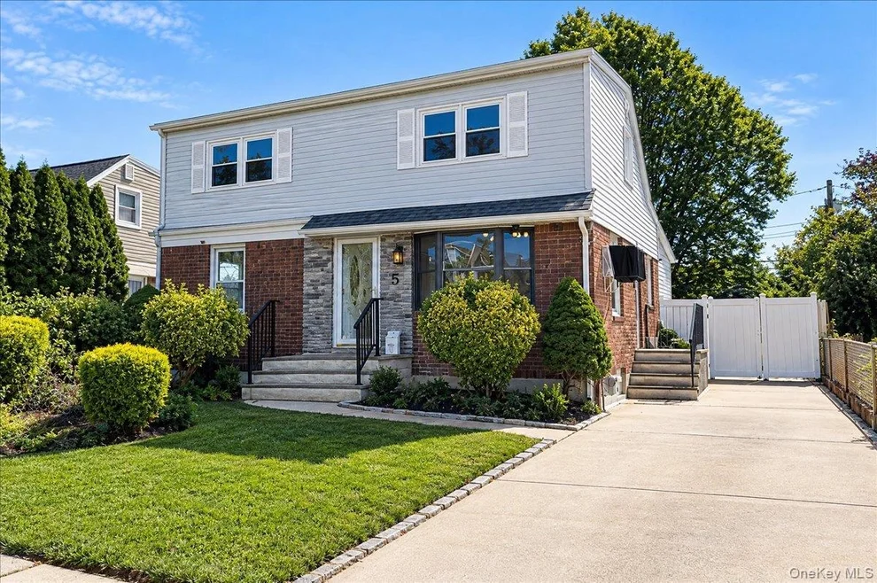 Unit for sale at 5 Edward Avenue, Oyster Bay, NY 11801