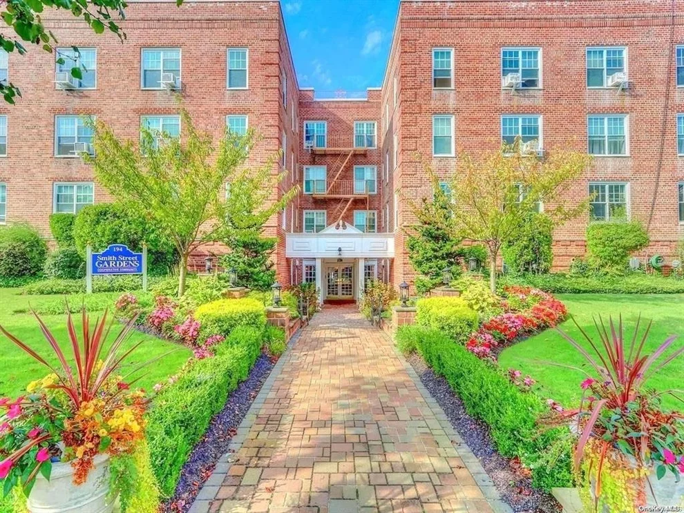 Unit for sale at 194 Smith Street, Hempstead, NY 11520