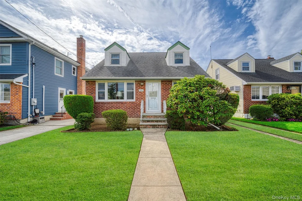 Unit for sale at 504 6th Avenue, North Hempstead, NY 11040