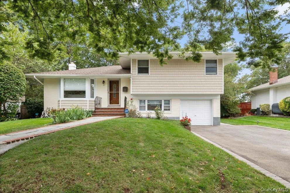 Unit for sale at 21 Mellow Lane, Oyster Bay, NY 11753