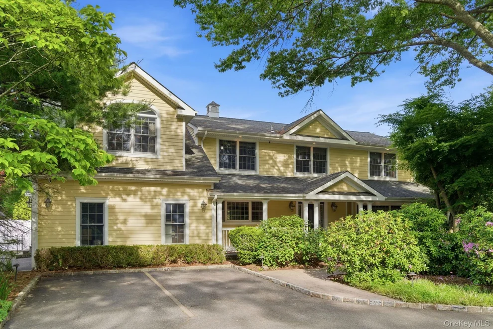 Unit for sale at 316 S Woods Road, Oyster Bay, NY 11797