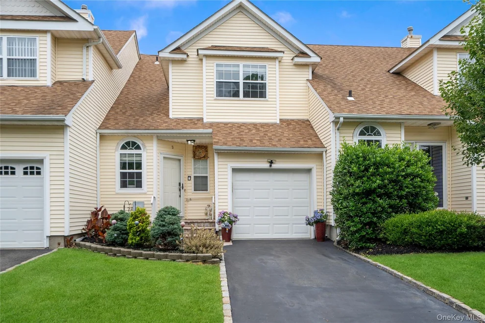 Unit for sale at 3 Blueberry Court, Huntington, NY 11747