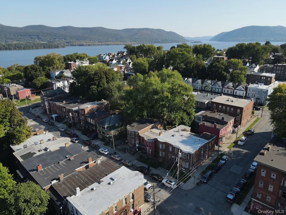 Unit for sale at 119 Renwick, Newburgh (City), NY 12550
