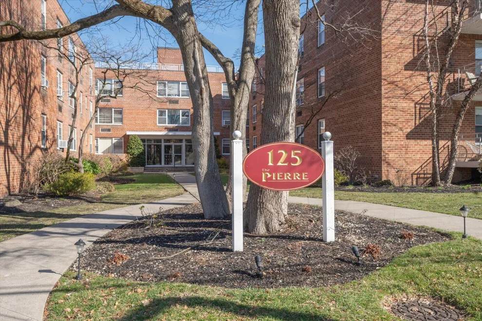 Unit for sale at 125 Main Street, North Hempstead, NY 11050