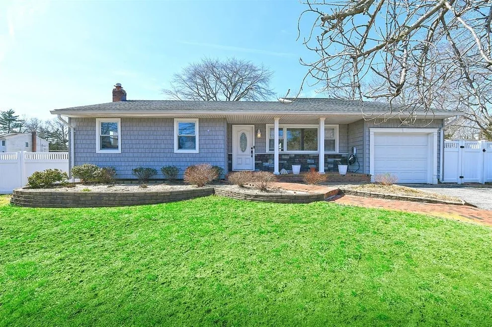 Unit for sale at 28 Merle Place, Babylon, NY 11729
