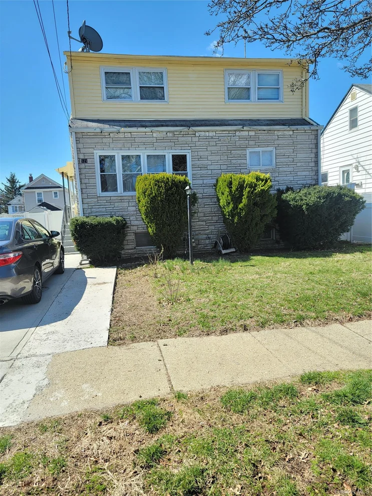 Unit for sale at 521 N 7th Street, North Hempstead, NY 11040