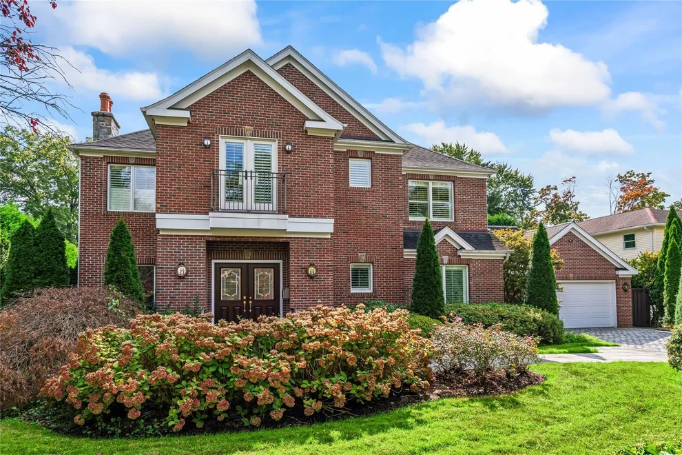 Unit for sale at 145 Crescent Drive, North Hempstead, NY 11507