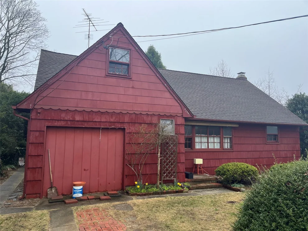 Unit for sale at 22 Guilette Place, Babylon, NY 11701
