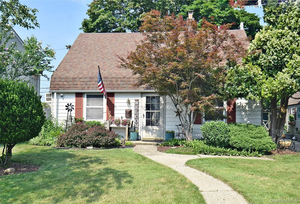 Unit for sale at 48 Barnyard Lane, Hempstead, NY 11756