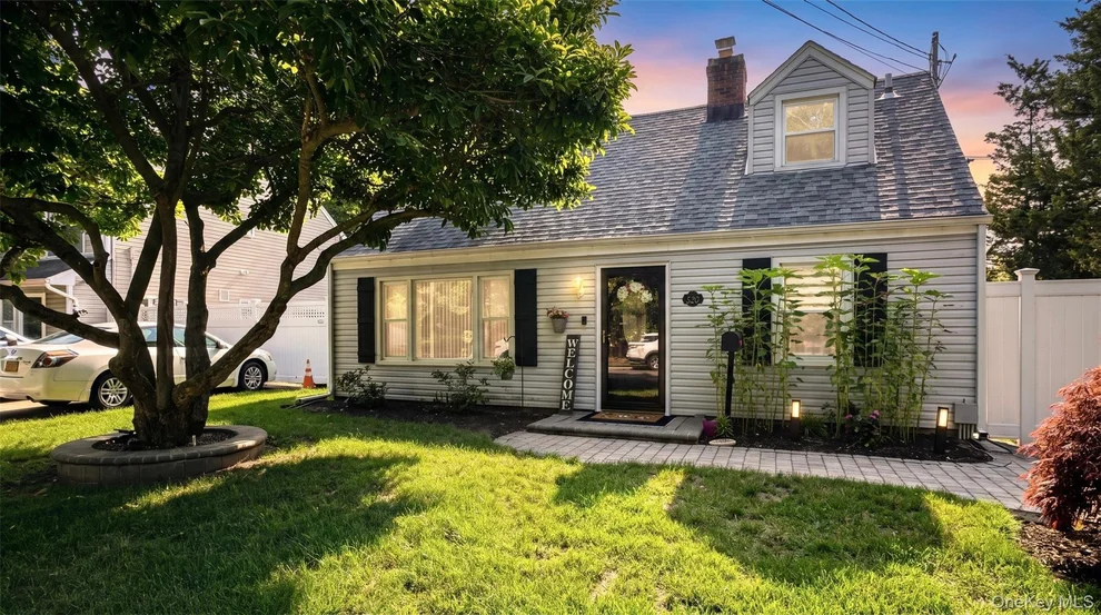 Unit for sale at 520 Riverside Avenue, Oyster Bay, NY 11758