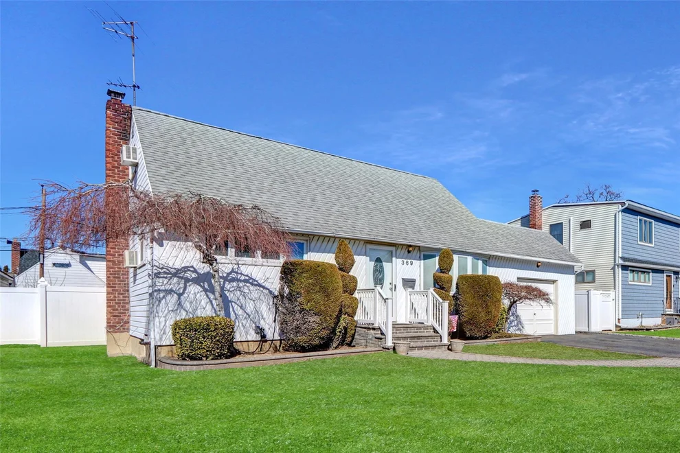 Unit for sale at 369 N Idaho Avenue, Oyster Bay, NY 11758