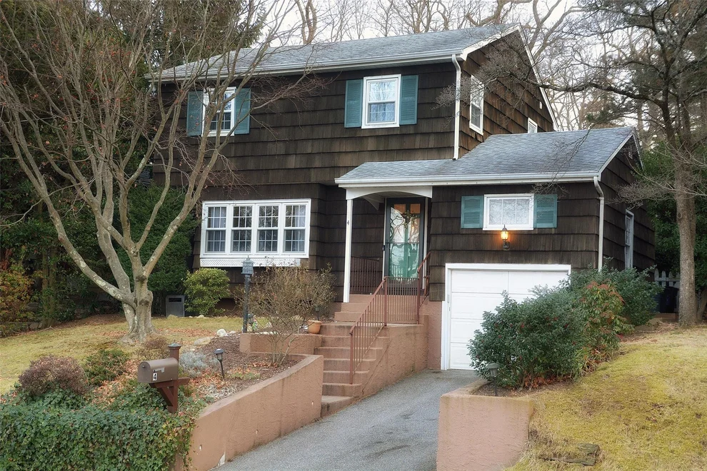 Unit for sale at 4 Crescent Drive, Huntington, NY 11743