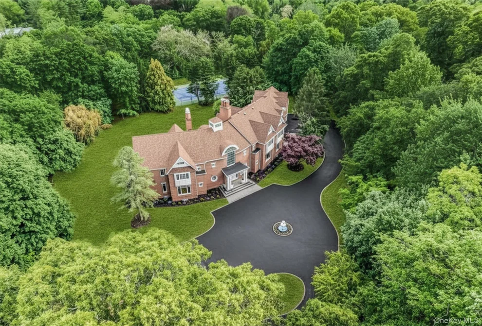 Unit for sale at 12 Saddle Ridge Road, North Hempstead, NY 11568