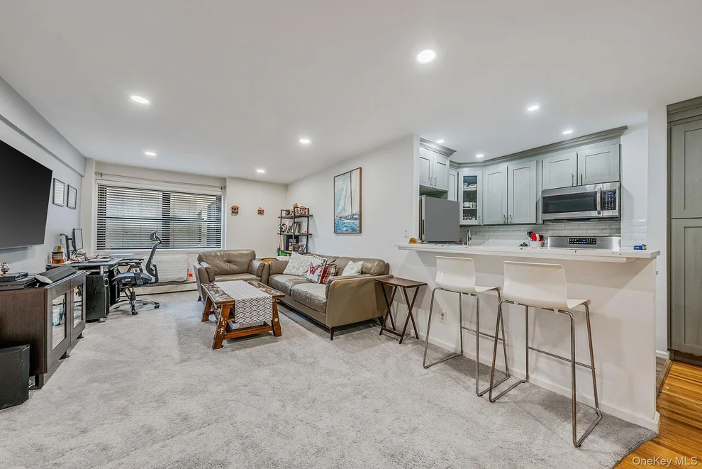 Unit for sale at 25 Park Place, North Hempstead, NY 11021