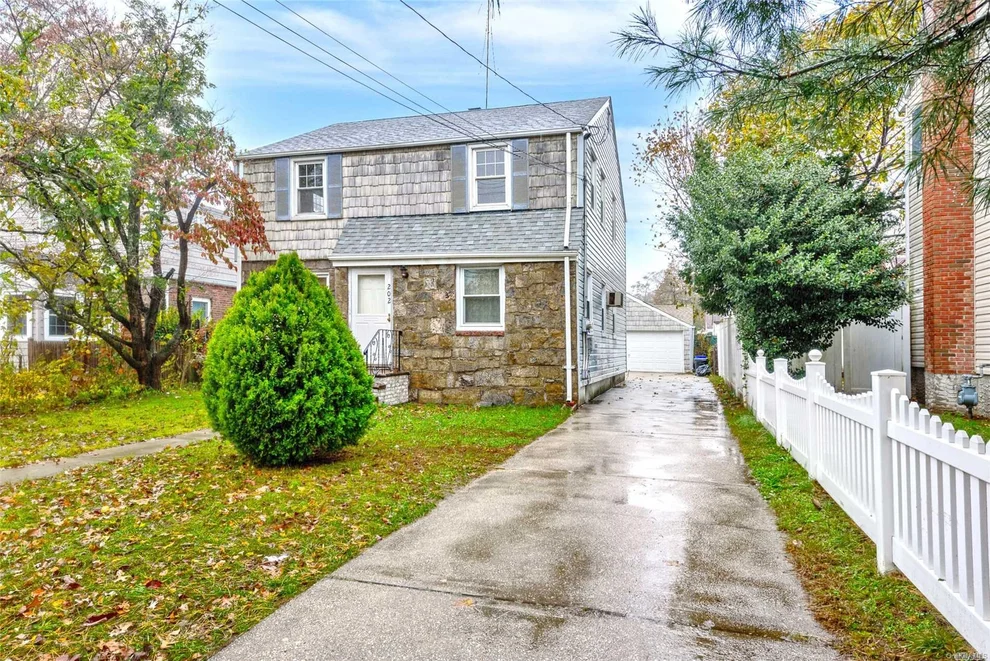 Unit for sale at 202 Emerson Place, Hempstead, NY 11580