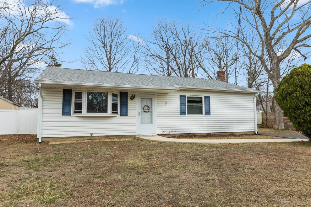 Unit for sale at 7 Artist Drive, Brookhaven, NY 11953
