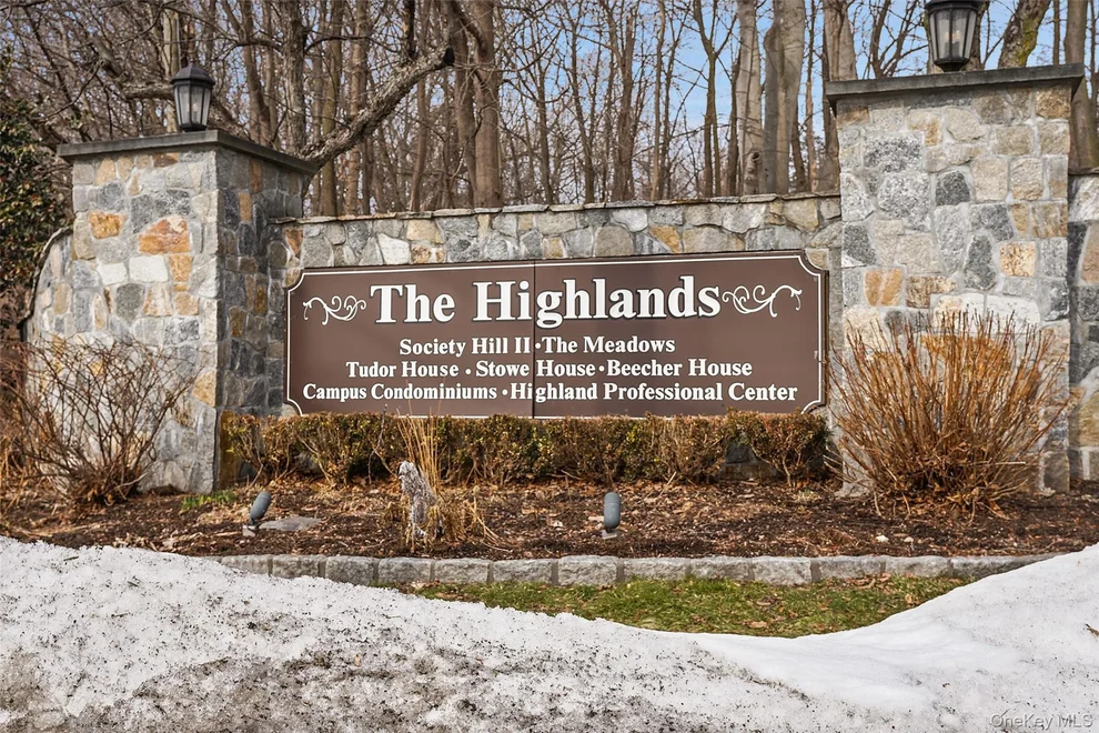 Unit for sale at 4 Nottingham Circle, Peekskill, NY 10566