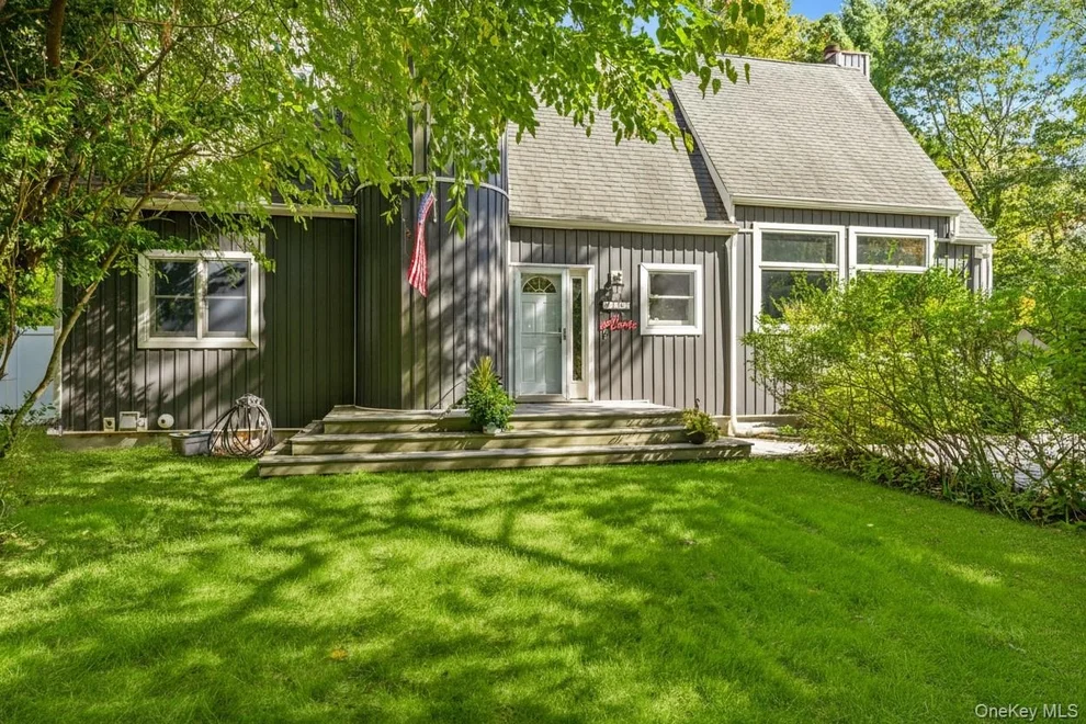 Unit for sale at 107 Spinney Road, Southampton, NY 11942