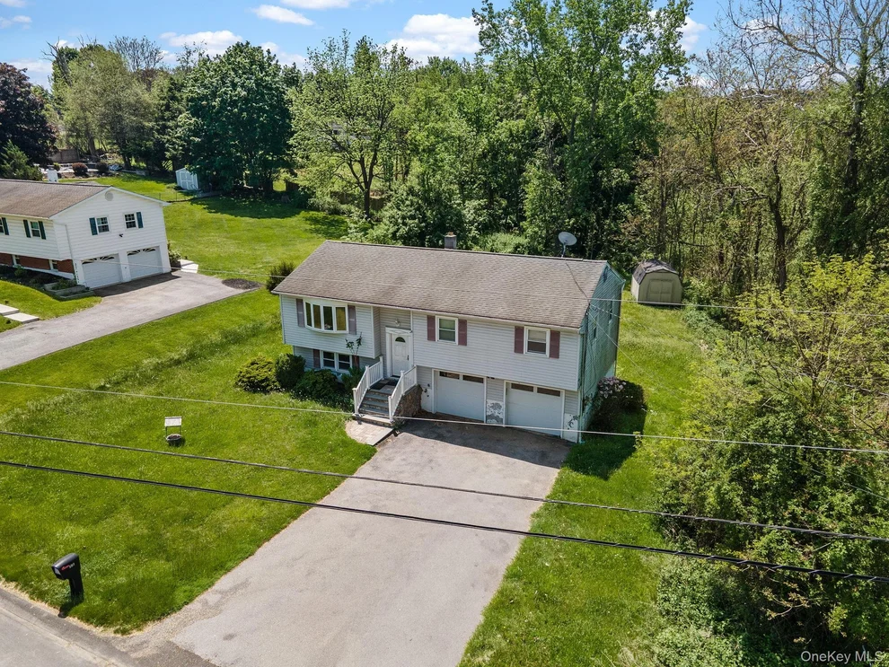 Unit for sale at 11 Caudie Drive, Poughkeepsie (Town), NY 12603