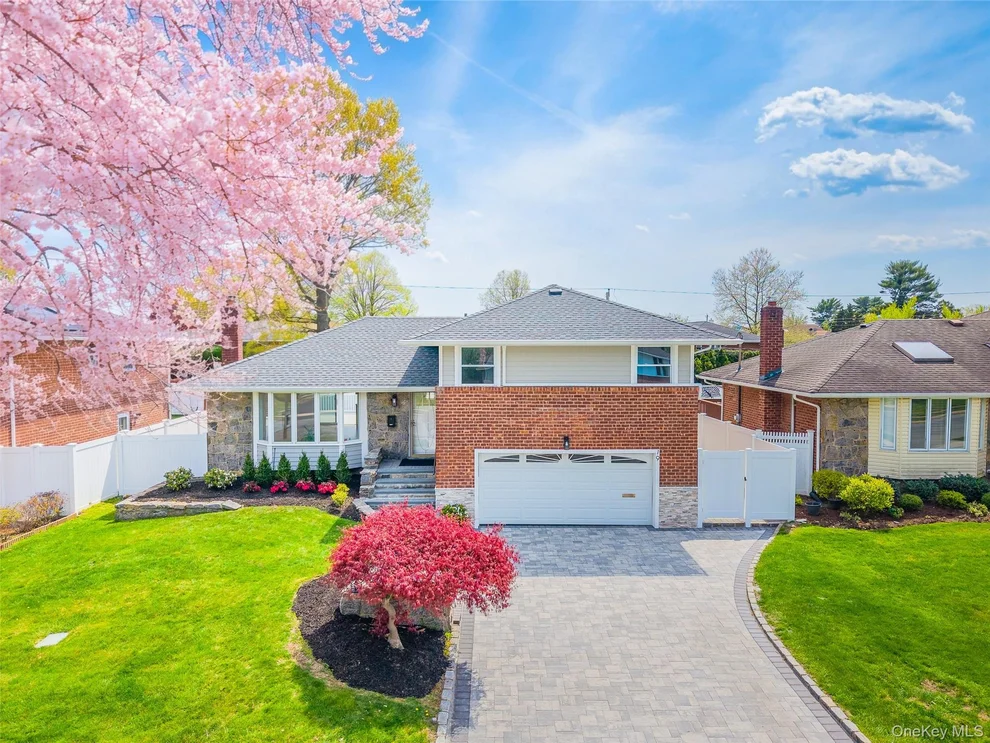 Unit for sale at 19 Birchwood Park Drive, Oyster Bay, NY 11791