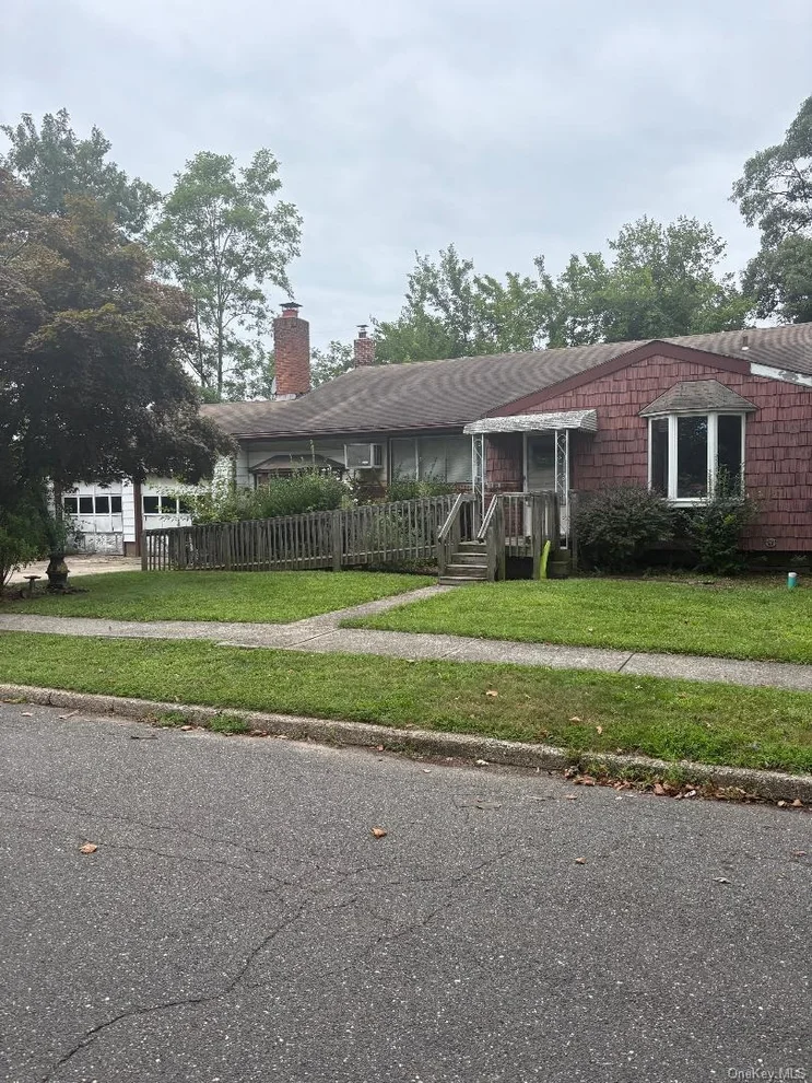 Unit for sale at 1 Cherokee Street, Oyster Bay, NY 11758