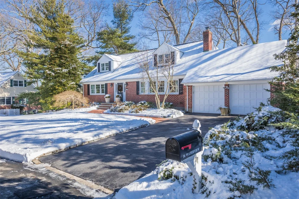 Unit for sale at 16 Waterview Drive, Huntington, NY 11721