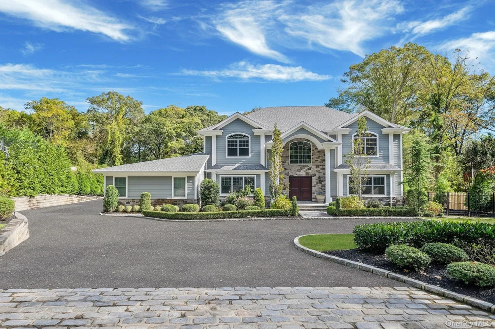 Unit for sale at 4 Carriage Court, Huntington, NY 11746