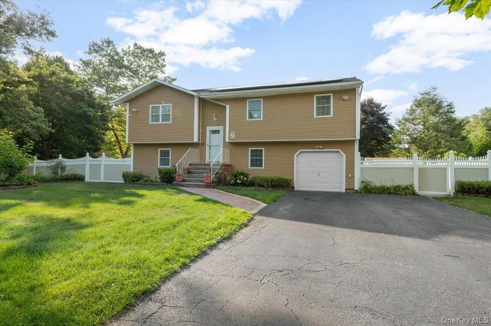 Unit for sale at 17 Nottingham Drive, Babylon, NY 11798