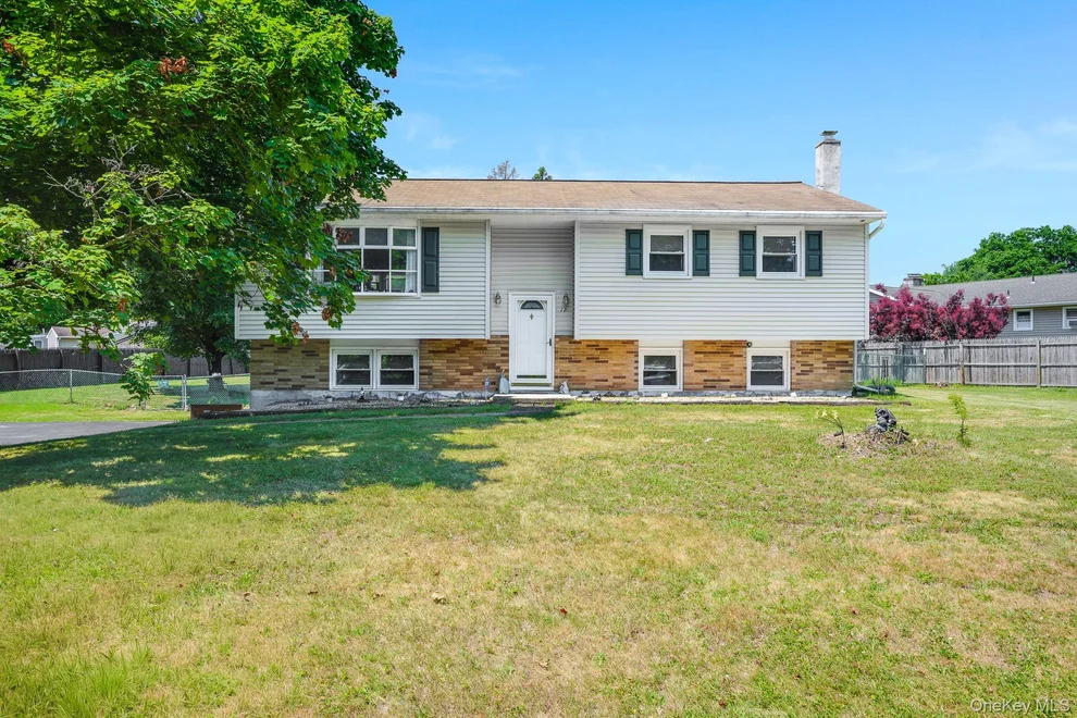 Unit for sale at 12 Golden Way, Hyde Park, NY 12580