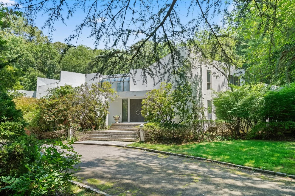 Unit for sale at 2 West View Drive, Oyster Bay, NY 11771