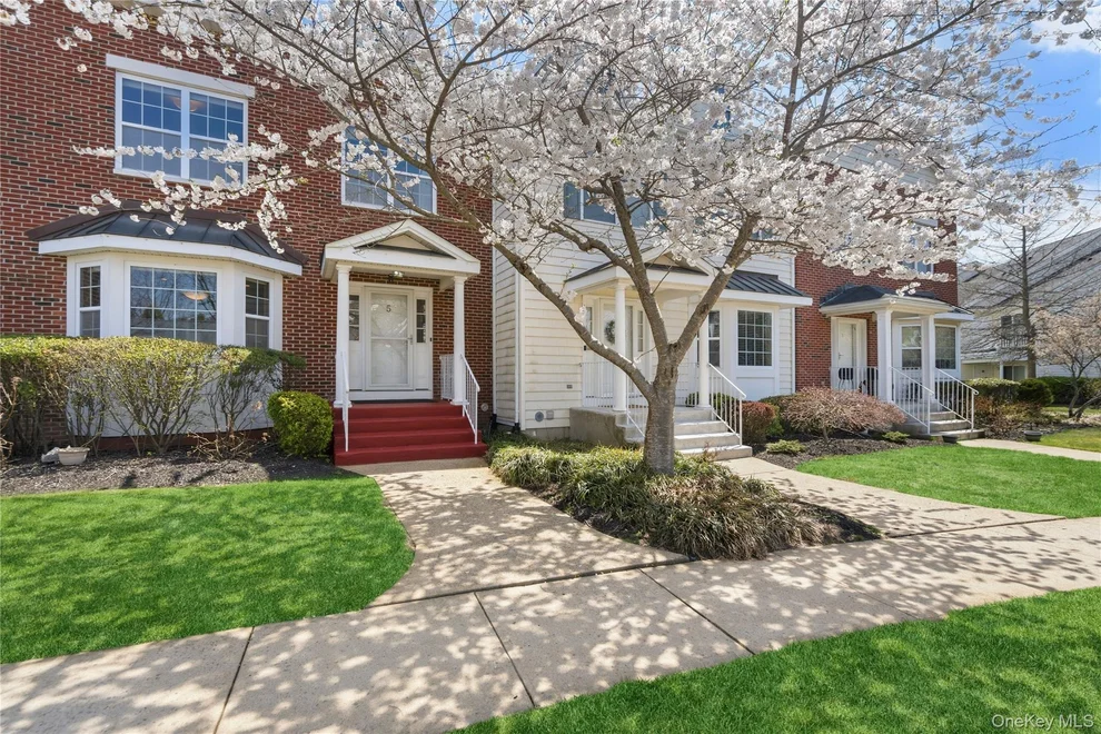 Unit for sale at 5 Lorien Place, Huntington, NY 11747