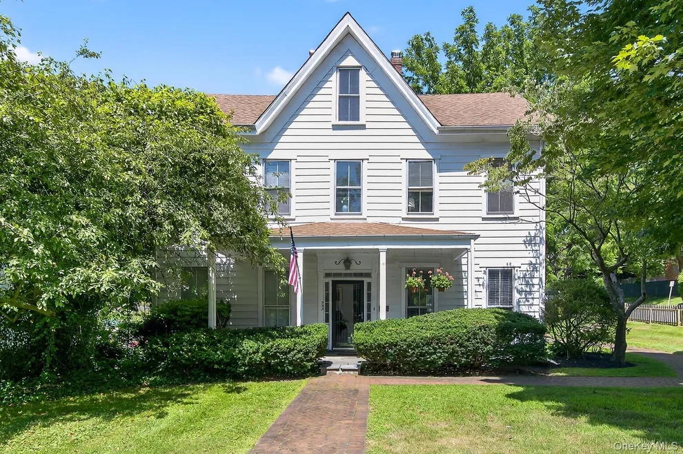 Unit for sale at 4 Parkview Terrace, Huntington, NY 11743