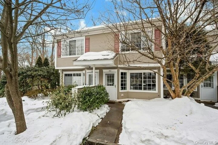Unit for sale at 202 Park Ridge Lane, Greenburgh, NY 10603