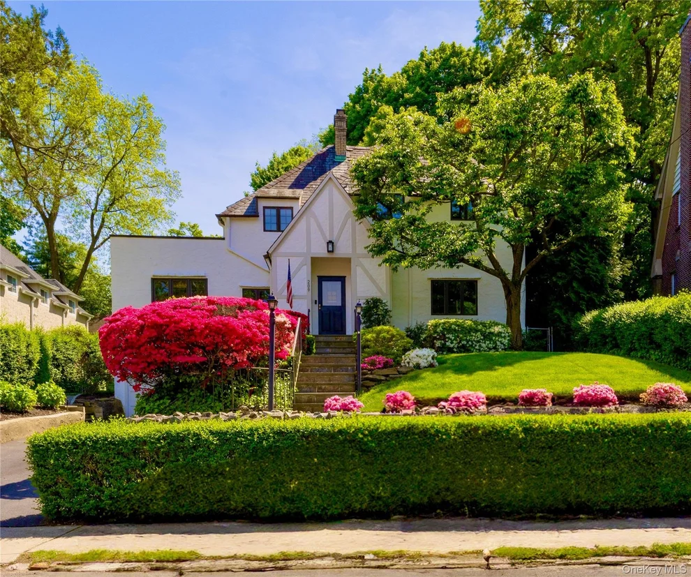 Unit for sale at 209 Pondfield Road W, Yonkers, NY 10708