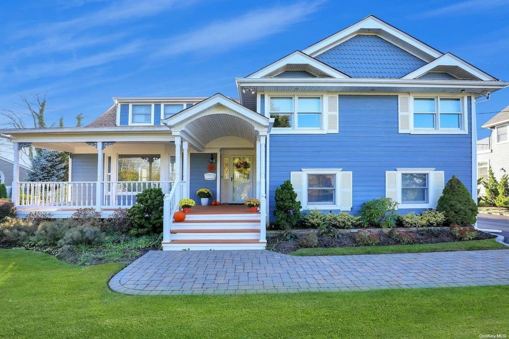 Unit for sale at 112 Peninsula Drive, Babylon, NY 11702