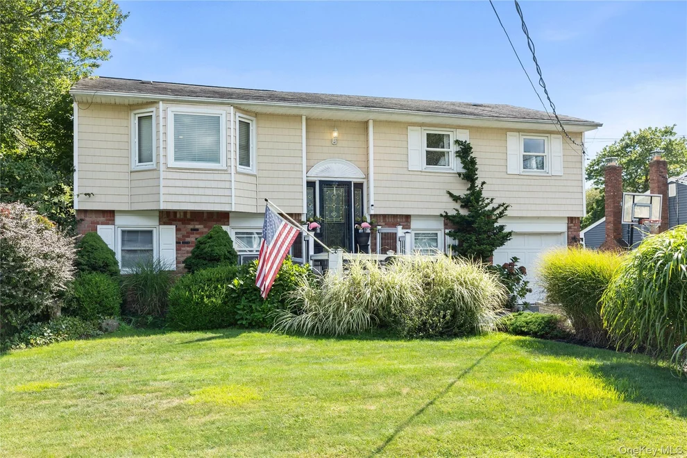Unit for sale at 116 Cross Road, Islip, NY 11769