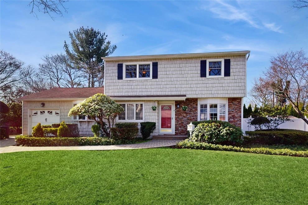 Unit for sale at 6 New Dorp Place, Huntington, NY 11747