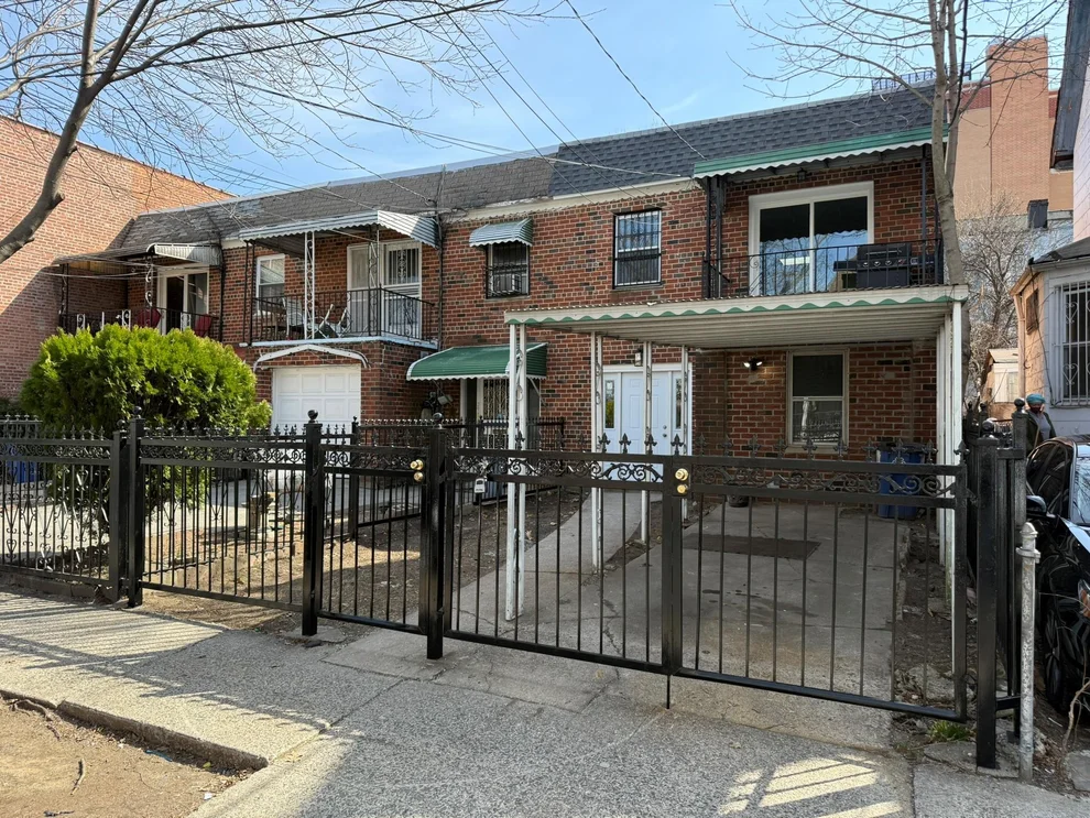 Unit for sale at 3978 Carpenter Avenue, New York, NY 10466