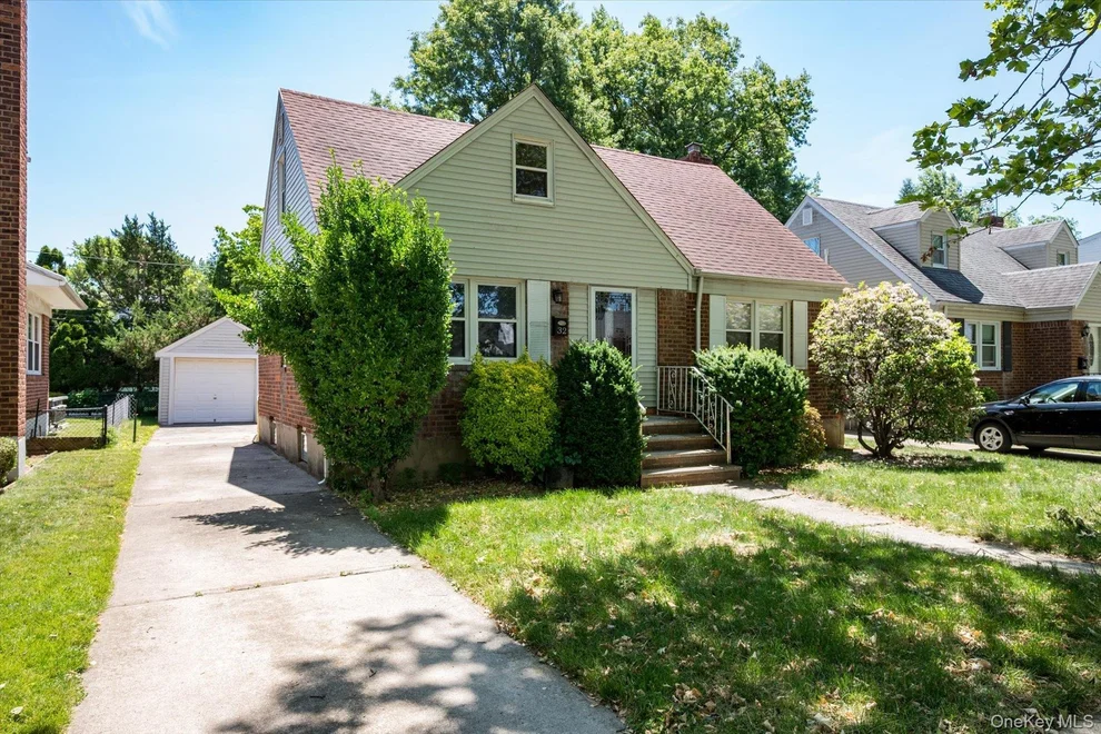 Unit for sale at 32 Croyden, North Hempstead, NY 11040