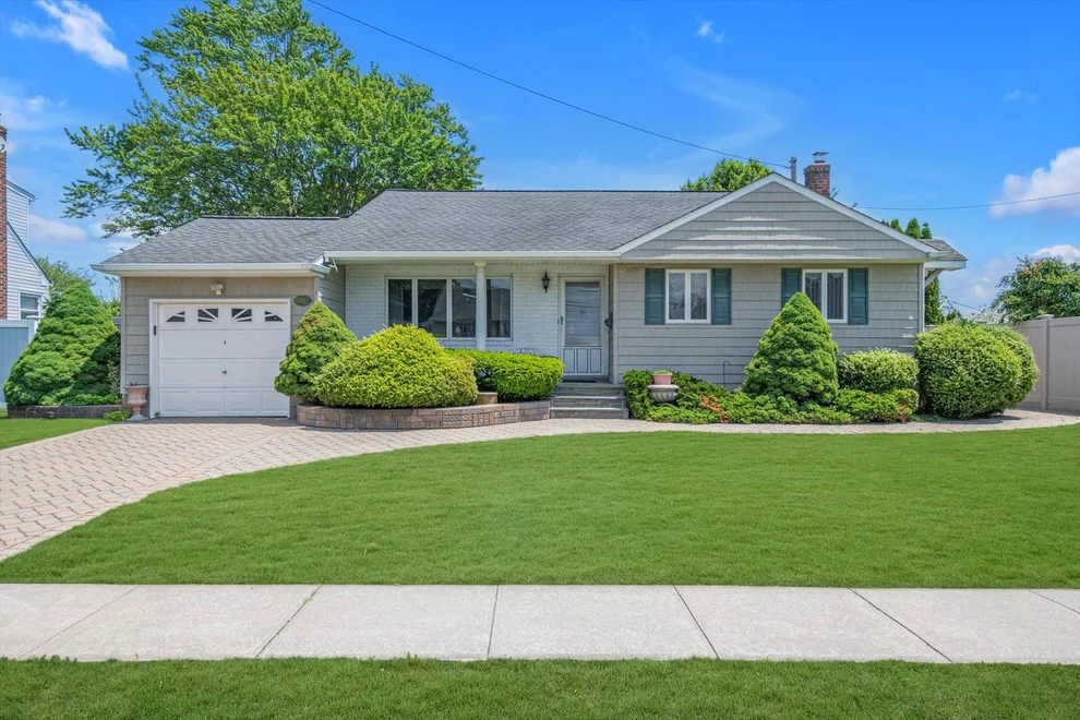Unit for sale at 116 Intervale Avenue, Oyster Bay, NY 11735