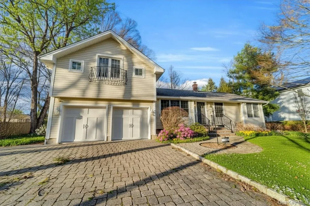 Unit for sale at 4 Iroquois Avenue, Orangetown, NY 10964