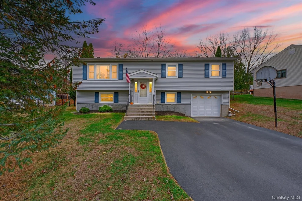 Unit for sale at 41 Creamery Drive, New Windsor, NY 12553