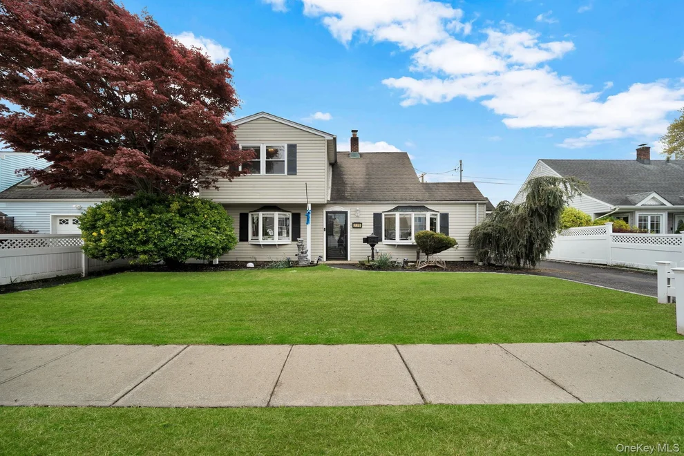Unit for sale at 226 Old Farm Road, Hempstead, NY 11756
